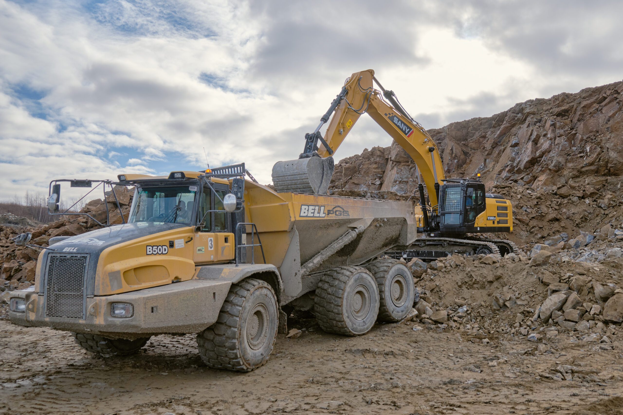 Sany prezentuje swoją największą koparkę w historii