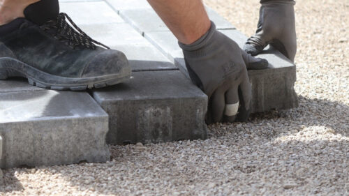 Odpowiednie obuwie dla operatora koparki i na budowę – zadbaj o komfort i bezpieczeństwo